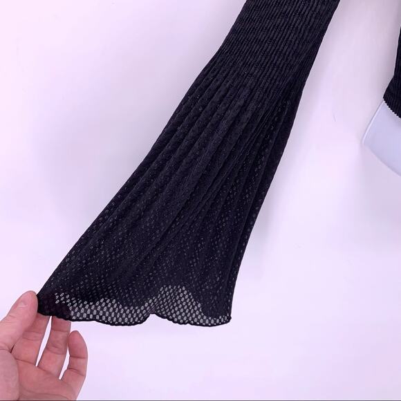 RARE Vivienne Tam Cropped Bell Sleeve Top Size 2 - Picture 5 of 7